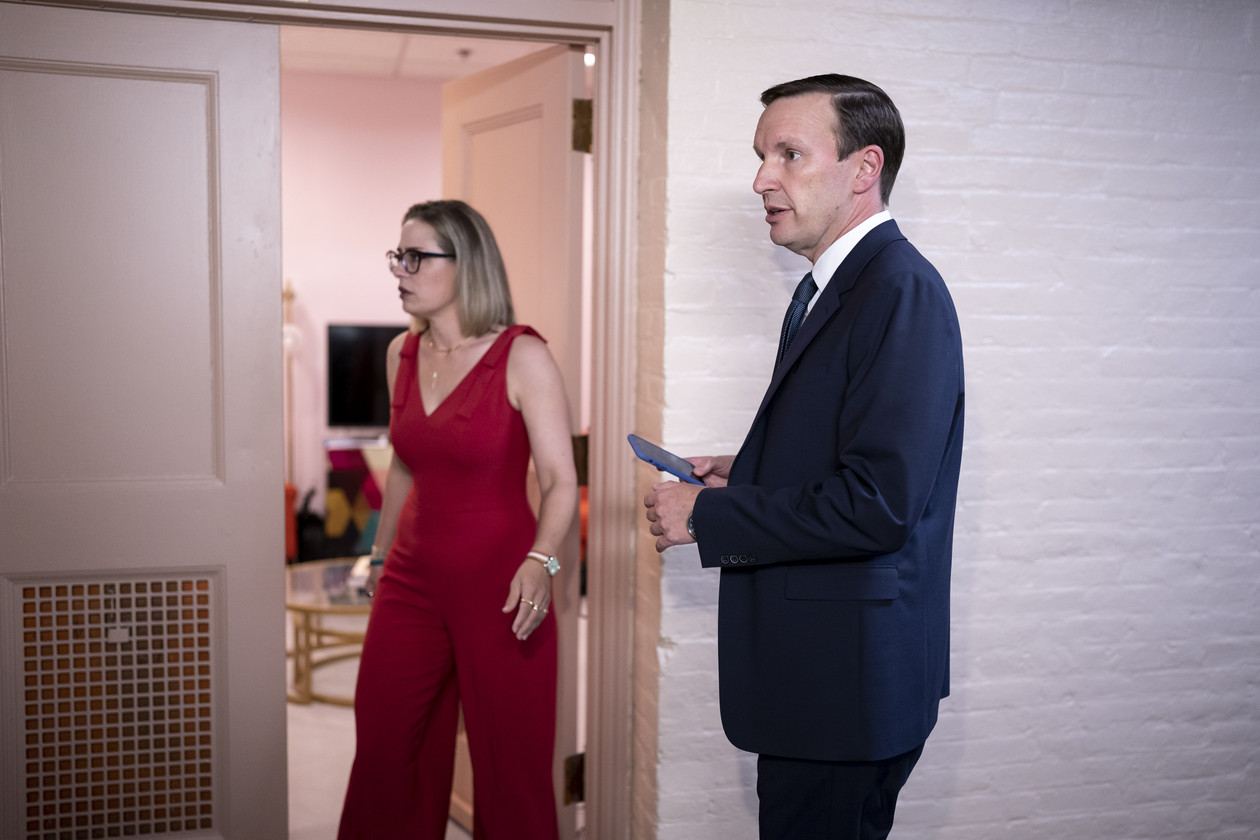 ‘Unwilling to accept defeat’: How Sinema and Murphy clinched guns deal for Dems