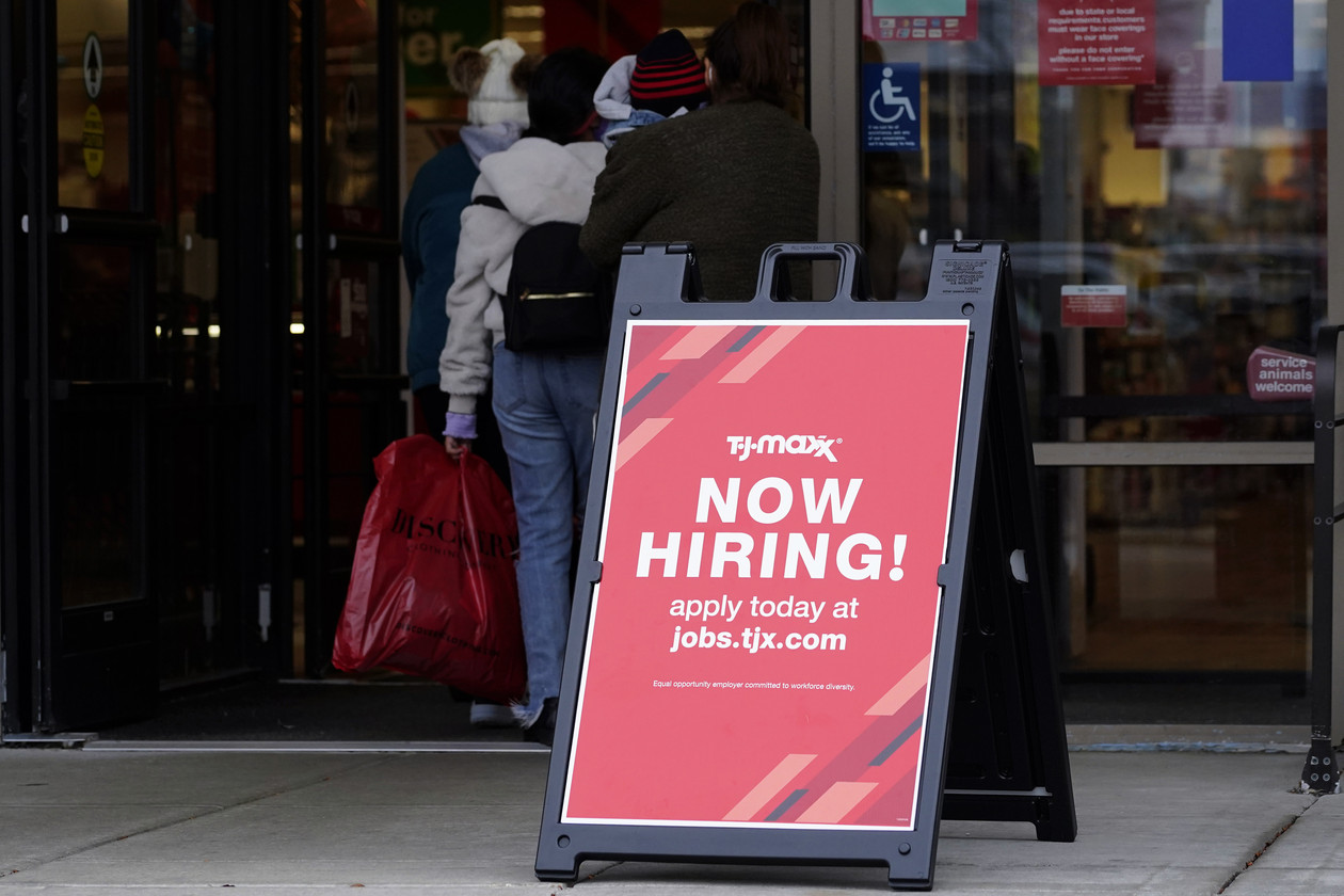 U.S. employers add a solid 372,000 jobs in sign of resilience