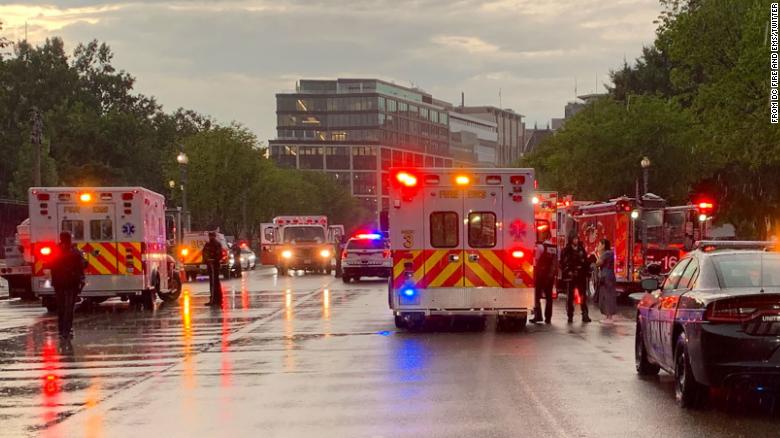 2 dead, 2 injured by lightning strike near White House