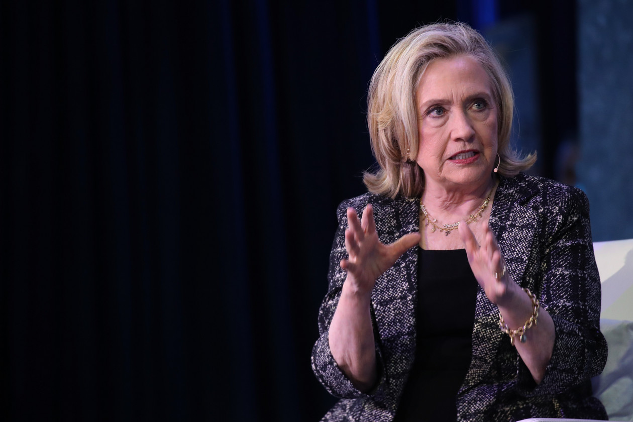 Hillary Clinton reiterates Biden's warning about "threats to democracy" before the midterm elections