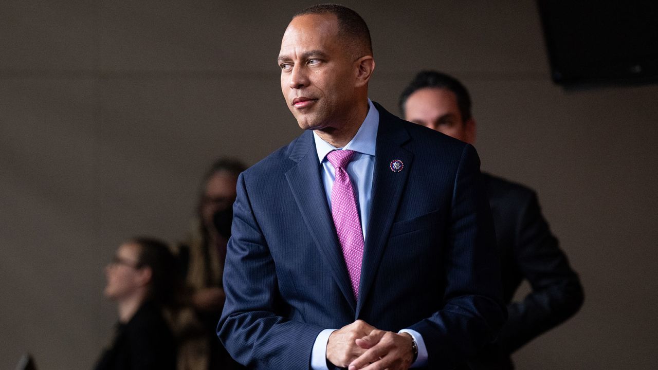 Hakeem Jeffries launches bid to be Nancy Pelosi’s successor