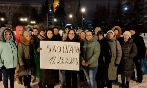 Putin's Own Wives and Mothers Are Demanding an End to Mobilized Men Sent 'To The Slaughter