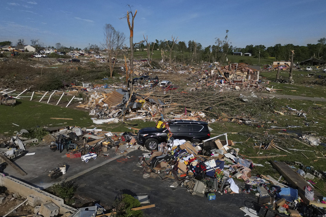 Tornado Tragedy: 27 Dead as Residents Begin Heartbreaking Cleanup in Kentucky, Missouri, Virginia